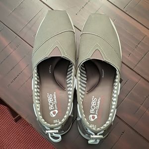 Super cute Bob's slip ons